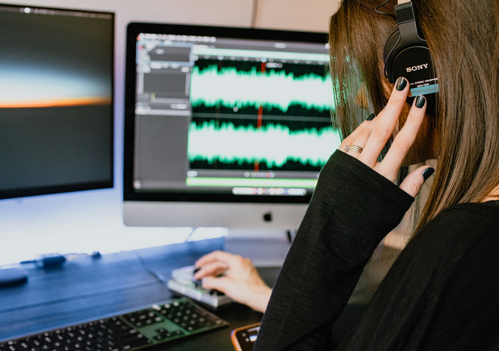 Jak stworzyć realistyczne audio za pomocą generatora głosu AI?